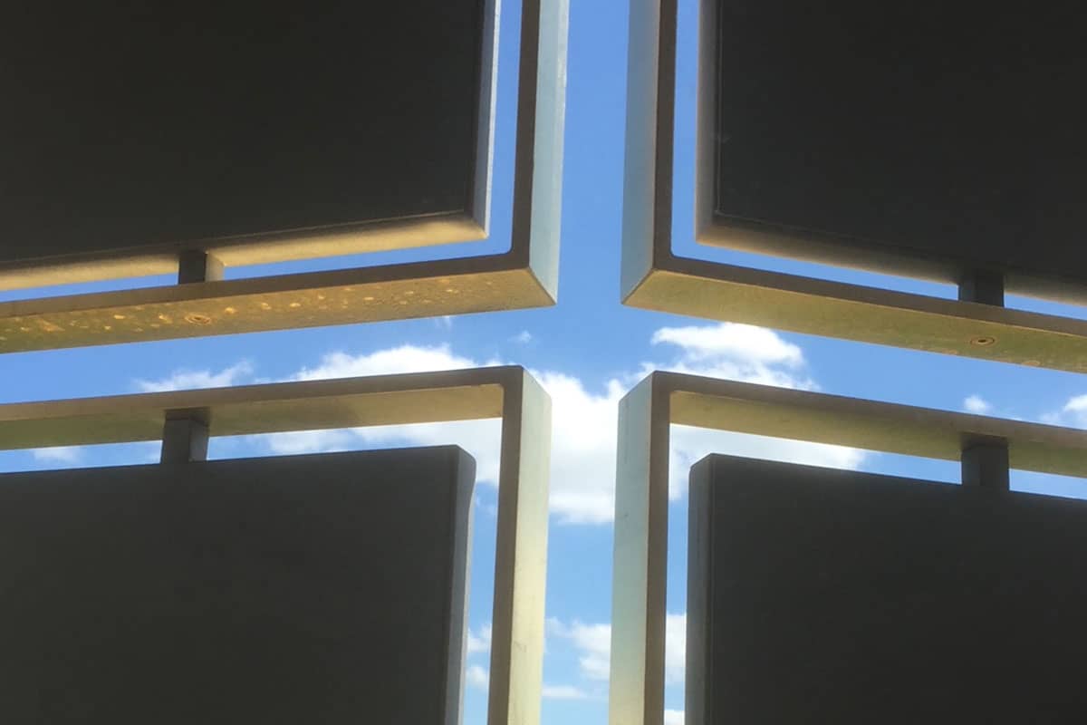 Kreuzfenster in der Kapelle